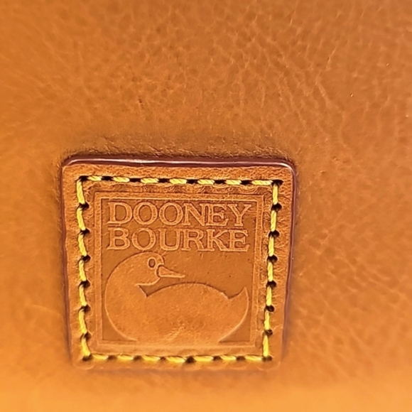 VINTAGE DOONEY AND BOURKE FLORENTINE CAMERON CROSSBODY SATCHEL IN TAN COLOR Sz S - Picture 15 of 16